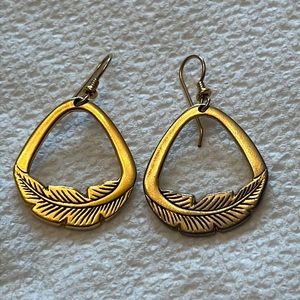 Vintage Laurel Burch feather “gold tone” pierced earrings